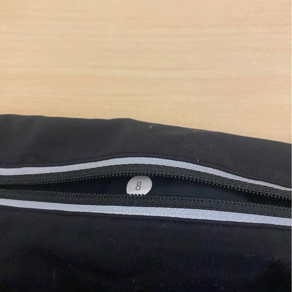 Lululemon shorts size 8 - Picture 2 of 3